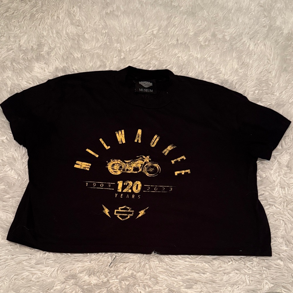 Women’s Black Cropped Tee